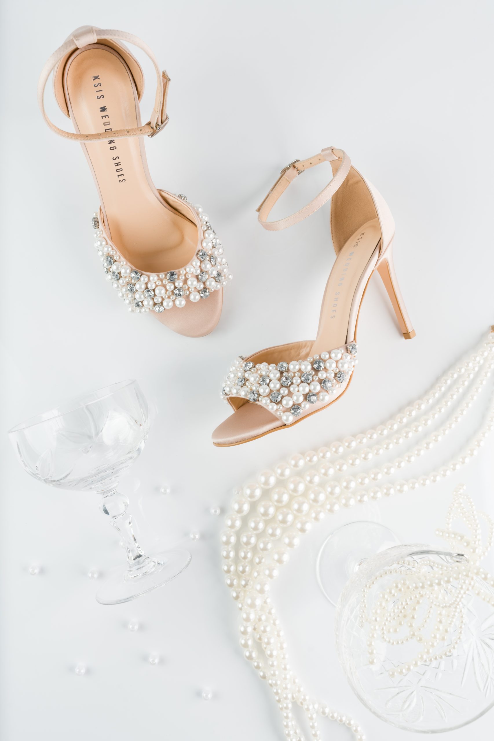 Sandałki Marion pudrowa cielistość wyszywane perłami